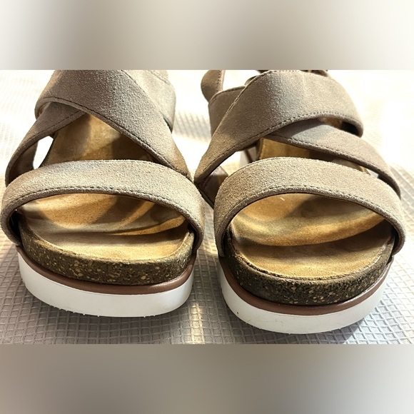 Clarks Women's Slingback Wedge Sand Suede Tan Sandals Size 8 - Picture 9 of 12